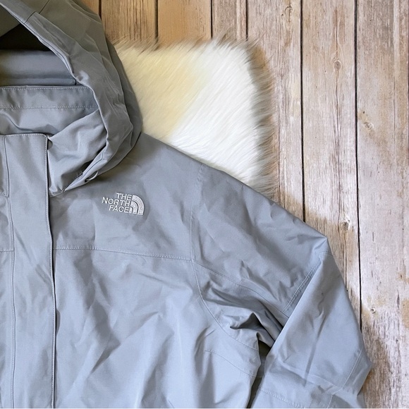 The North Face Women's Plus Westoak City Trench In Grey - Picture 2 of 10